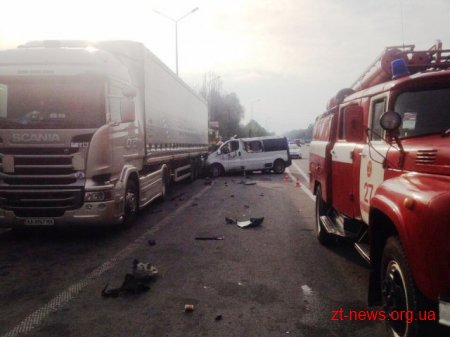 На Житомирщині рятувальники деблокували двох загиблих із понівеченого автомобіля