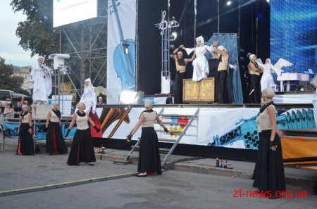 Мистецький фестиваль «Культурна версія» зібрав кілька тисяч житомирян на майдані Соборному