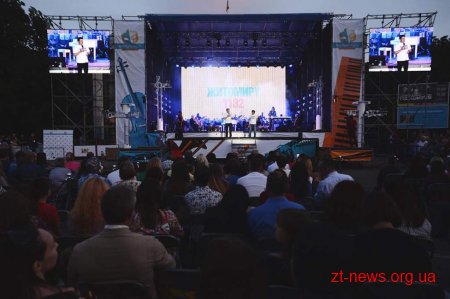 Мистецький фестиваль «Культурна версія» зібрав кілька тисяч житомирян на майдані Соборному