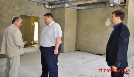 У Житомирі перевірили, як іде реконструкція дитячого садочку №58