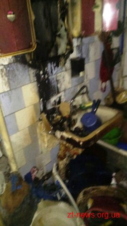 У Житомирі два відділення рятувальників ліквідували пожежу в квартирі