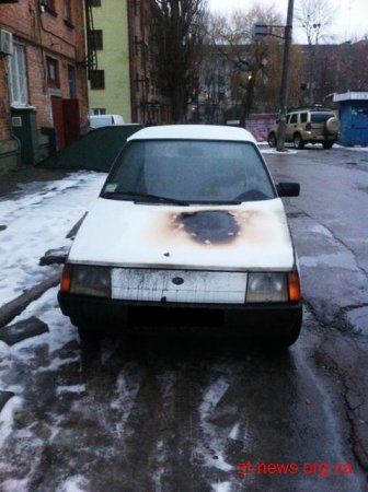 У Житомирі рятувальники ліквідували загоряння двох автомобілів