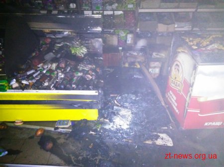 На Житомирщині пожежні ліквідували займання холодильника у магазині