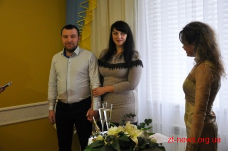 У Житомирі зареєстрували перший «шлюб за добу»