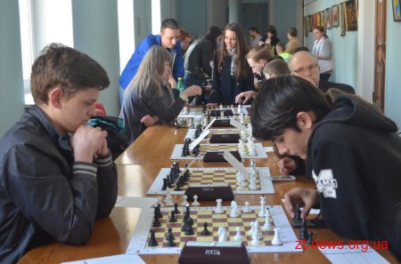 У Житомирі стартував чемпіонат міста з шахів