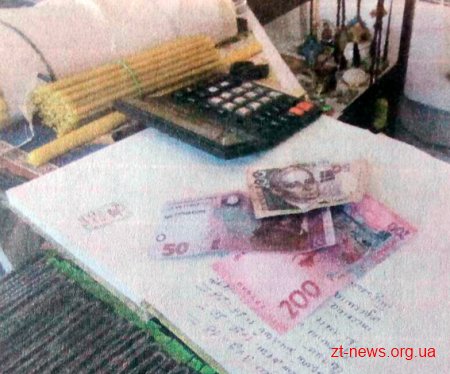 На Житомирщині затримали чоловіка, який розраховувався сувенірними грошима