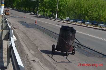 Комунальні служби міста активізували роботи з ремонту доріг
