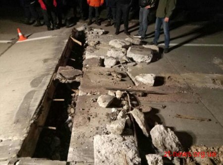 На трасі Київ-Чоп Житомирського району стався зсув бетонного покриття