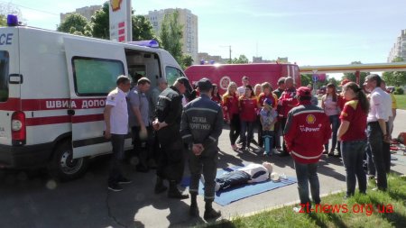 Рятувальники провели показові заняття для працівників однієї з автозаправних станцій Житомира