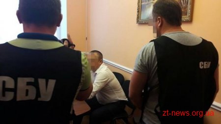 У Житомирі СБУ затримала депутата райради, який намагався підкупити поліцейського