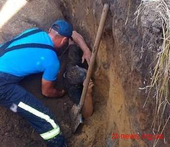 В Олевську під час виконання підземних робіт двох людей присипало землею