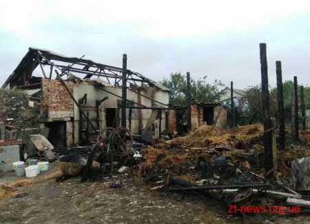 На Житомирщині через дитячі пустощі з вогнем згоріло 3 господарчі будівлі