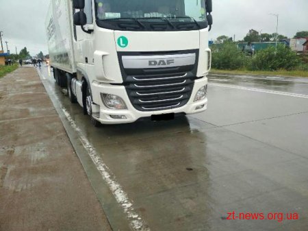 На 151 кілометрі траси Київ – Ковель вантажівка зіткнулася з Hyundai