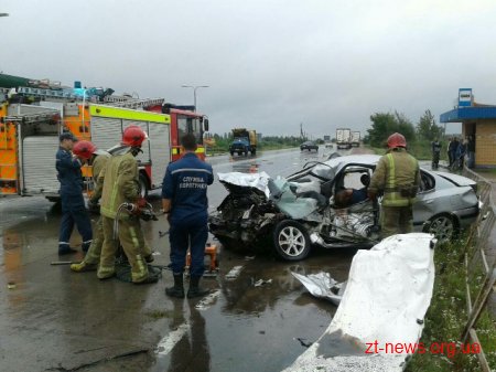 На 151 кілометрі траси Київ – Ковель вантажівка зіткнулася з Hyundai