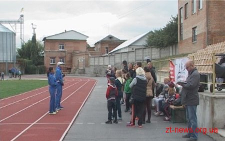 У Бердичеві відомі легкоатлети презентували родинний клуб бігу "FamilyRunClub"
