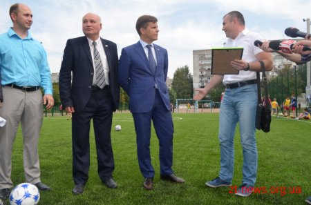 Нове футбольне поле та тренажерний майданчик отримав Житомирський екологічний ліцей №24
