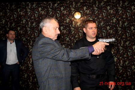 Депутати обласної ради постріляли з бойової зброї та спробували «звільнити заручників»