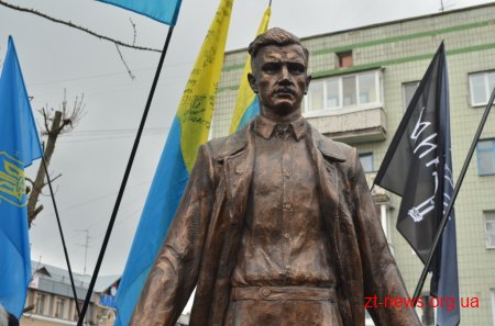 У Житомирі відкрили перший в Україні пам’ятник Олегу Ольжичу