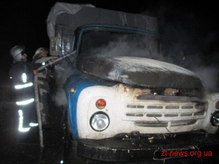 На Житомирщині згорів вантажний автомобіль ЗІЛ