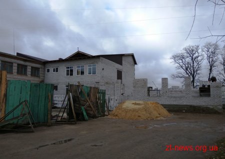 У Коростені завершують реконструкцію одного блоку школи №13 за кошти ДФРР