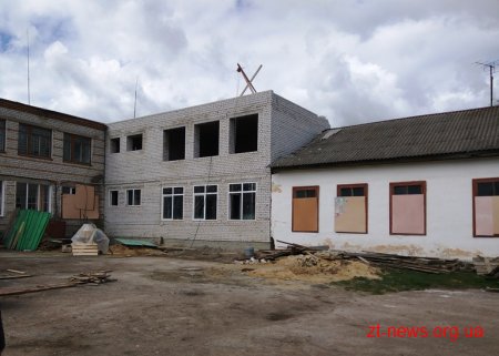 У Коростені завершують реконструкцію одного блоку школи №13 за кошти ДФРР