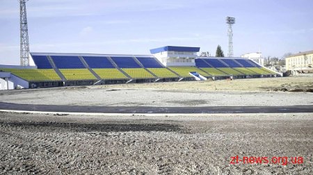 На стадіоні «Полісся» кладуть перший шар асфальту та готуються до укладання плитки