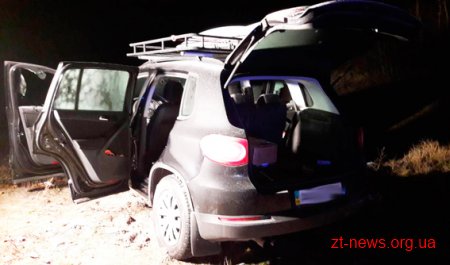 На Житомирщині невідомі напали на автомобіль в якому двоє підприємців перевозили ювелірні вироби