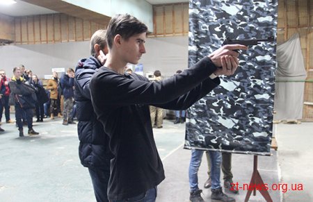 У Житомирі для молоді допризовного віку організували змагання зі стрільби