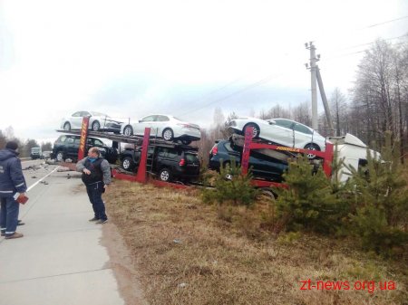 На автодорозі Київ - Ковель легковик зіткнувся з вантажівкою