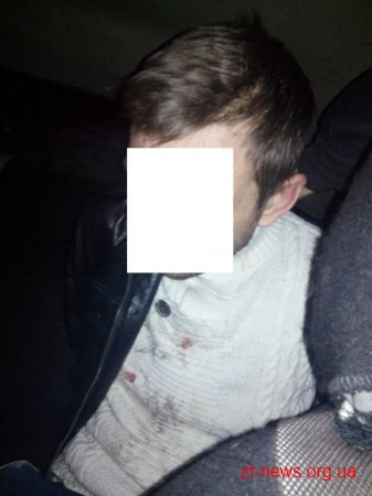 У Житомирі поліцейські охорони затримали чоловіка, який пошкодив вивіски торгівельних закладів