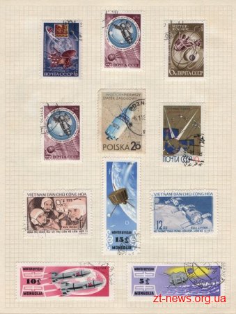 Охоронець Музею космонавтики подарував закладу раритетні "космічні" марки