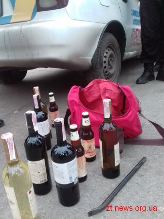 У Житомирі поліцейські охорони затримали чоловіка, який обікрав магазин алкогольних напоїв