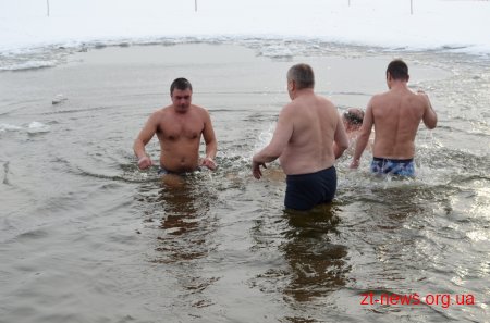 Житомиряни відзначили Водохреща традиційним купанням в Тетереві