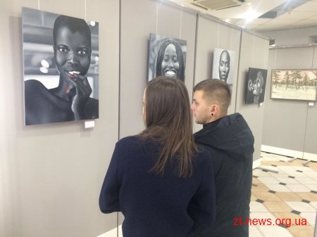 У Житомирі відкрилась виставка міжнародного канадсько-українського фото проекту «Емігрантки»
