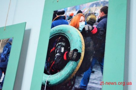 Фотограф Леонід Шрайбікус презентував виставку фоторобіт приурочених до річниці Євромайдану