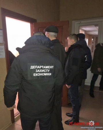 На Житомирщині поліцейські затримали держвиконавця за отримання 10 тисяч гривень хабара