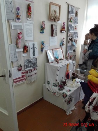У Кмитівському музеї відкрилася виставка авторської ляльки