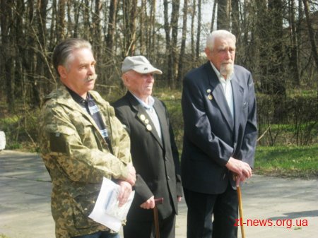 У Житомирі вшанували пам’ять жертв нацистських таборів та поклали квіти до пам’ятного знаку