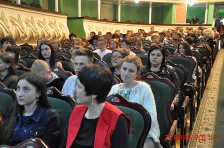 У Житомирі привітали 155 дітей-сиріт, які цього року стануть випускниками