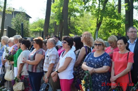 У Житомирі на двох військових кладовищах вшанували пам’ять загиблих в роки Другої світової війни