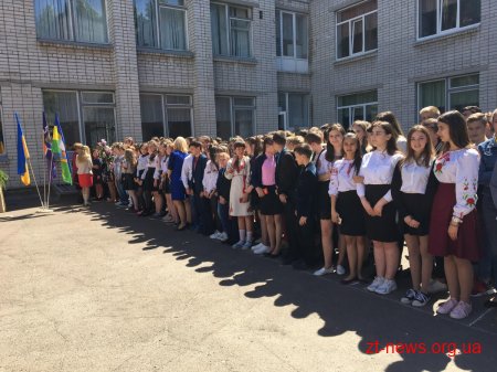 На фасаді житомирської школи відкрили пам'ятну дошку Юрію Возному