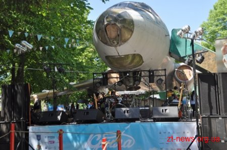 У Житомирі проходить благодійно-розважальний фестиваль «Крила»