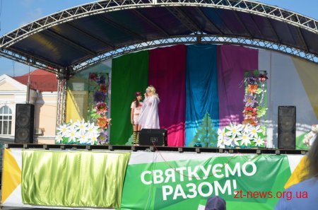 На Михайлівській відбулося театралізоване дійство для дітей «Кольорові канікули. Ура!»