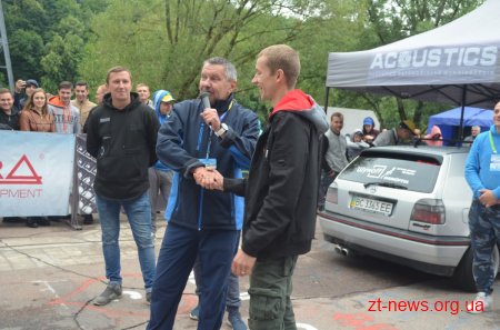 Близько 60 автівок приїхали у Житомир на Чемпіонат України з автозвуку та тюнінгу