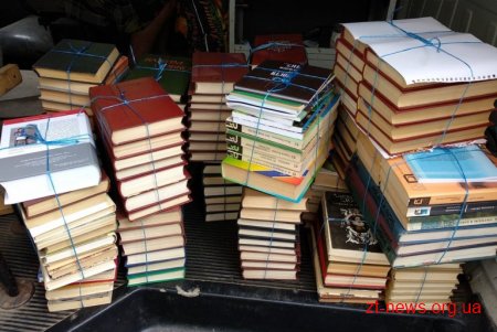 Понад 500 книг передали до бібліотечного фонду Житомирського геріатричного пансіонату