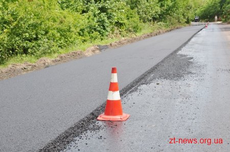 Дорогу Черняхів-Високе-Забріддя ремонтують за рахунок митних коштів