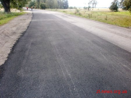 На Житомирщині ремонтують дорогу, яка з’єднує дві ОТГ