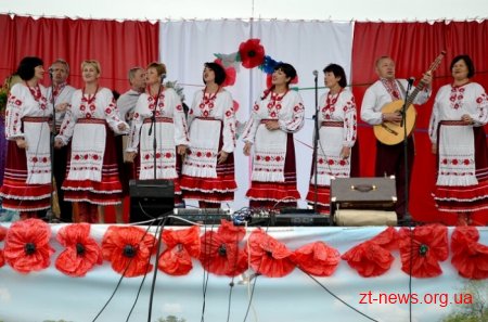 На Житомирщині відсвяткували розпал літа святом народної творчості «Маківка літа»
