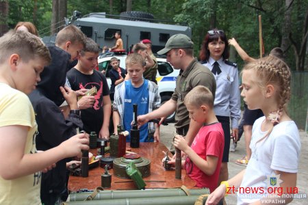 Правоохоронці влаштували дитяче свято у літньому таборі «Супутник»