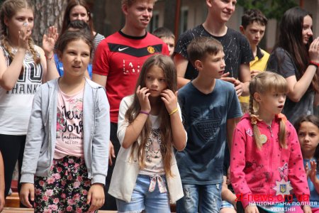 Правоохоронці влаштували дитяче свято у літньому таборі «Супутник»